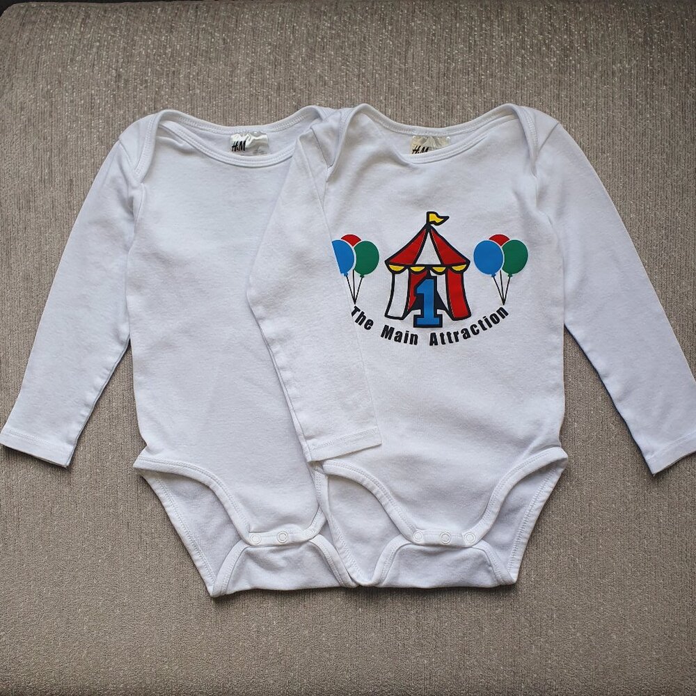 H&M White Long Sleeve Bodysuits Size 12-18 Months Circus 1st Birthday